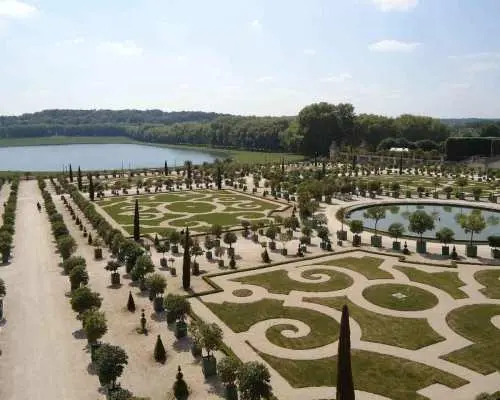 Versailles: Royal Palace & Gardens Private Golf Cart Tour｜France