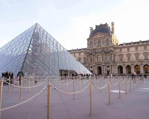 Paris Louvre Exclusive Semi Private Guided Tour Max 6 People｜France