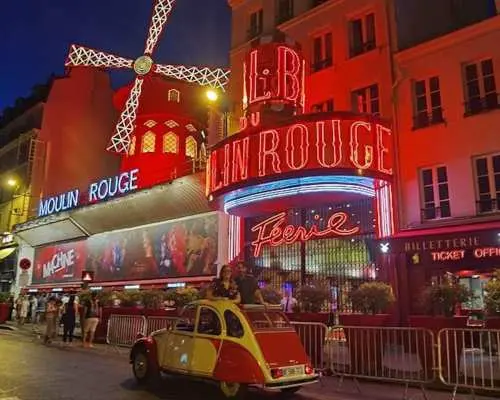 Paris: City Sightseeing Tour at Night in Vintage Car｜France