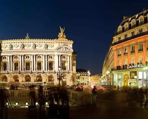 Paris: Private Night Tour with Driver for 3 personnes｜France