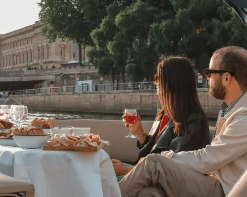 Paris: Sail to the Eiffel Tower on a 1h30 private cruise｜France