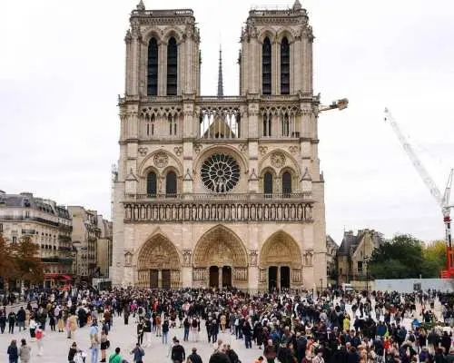 Île de la Cité & Notre-Dame Guided Tour｜France