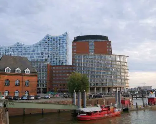 ทัวร์พร้อมไกด์ชมลาน Elbphilharmonie ในฮัมบูร์ก | เยอรมนี