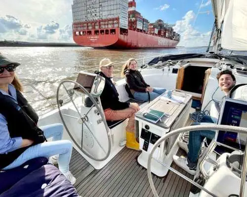 Authentic sailingtrip "towards Blankenese", Hamburg/Elbe｜Germany