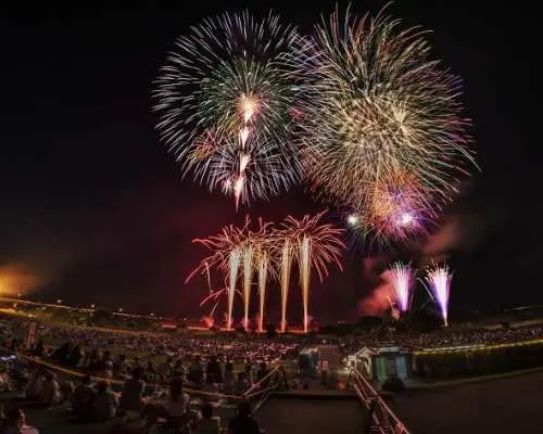 Hokkoku Grand Fireworks Festival Kawakita, Kanazawa Highlights and City Stay on 2 Days Bus Tour from Nagoya