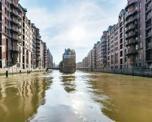 Hamburg: Harbor Cruise with Wine and Cheese｜Germany