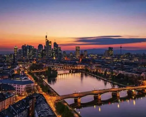 Frankfurt: Must-See Attractions Walking Tour with a Guide｜Germany