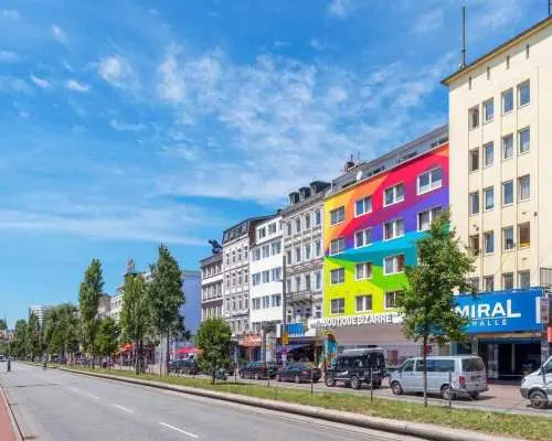 Hamburg: Private St. Pauli History & Highlights Walking Tour｜Germany