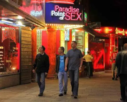 Hamburg: Private St. Pauli History & Highlights Walking Tour｜Germany