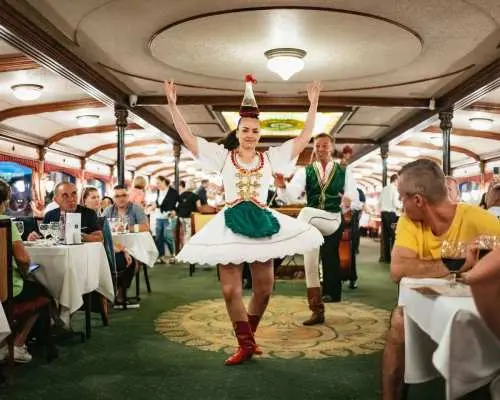 Budapest: Dinner Cruise with Live Music and Folk Dance Show｜Hungary