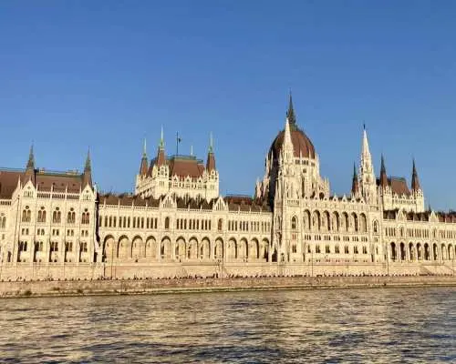 Budapest: private sightseeing tour by public transportation｜Hungary