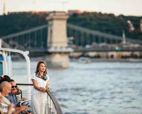 Budapest: Danube River Cruise with Goulash Soup & Lángos｜Hungary