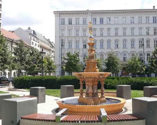Budapest: City Center Tour & Folk Music Performance｜Hungary