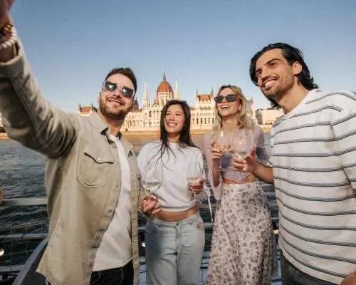 Budapest: Lotus Cruise with Unlimited Aperol and Prosecco｜Hungary