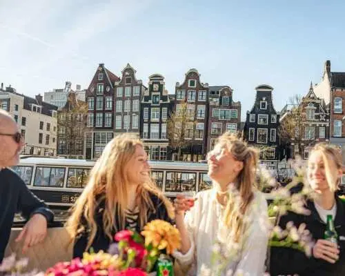 Amsterdam: Deutsche Original Grachtenfahrt + Getränkeoption｜Netherlands