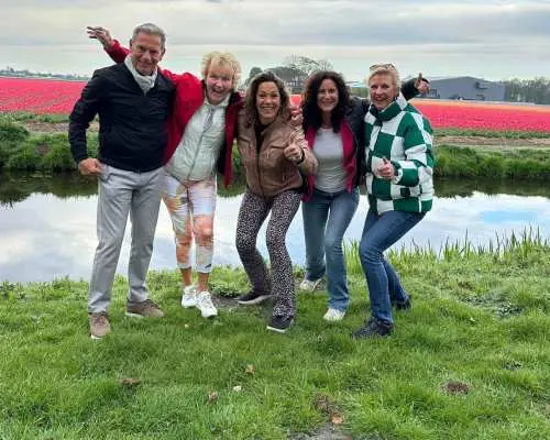 Enjoy the tulip fields by bike with a guide (small group)!｜Netherlands