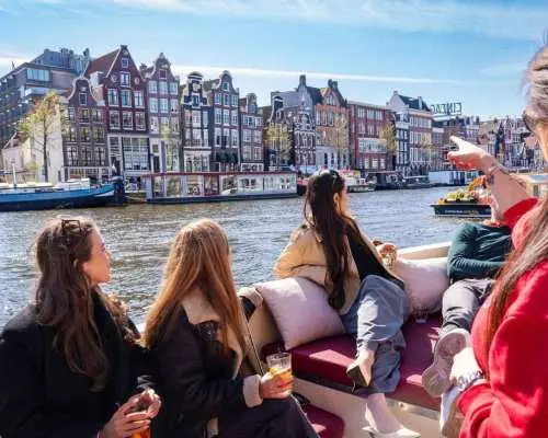 ทัวร์ล่องเรือชมเมืองอัมสเตอร์ดัมพร้อมชีสและเครื่องดื่มแบบรวมทุกอย่าง | เนเธอร์แลนด์