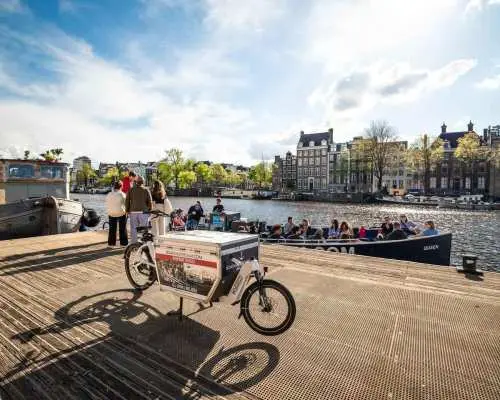 Amsterdam: Du ngoạn trên kênh đào Phố Cổ với hướng dẫn viên trực tiếp và quầy bar mở cửa tự do | Hà Lan