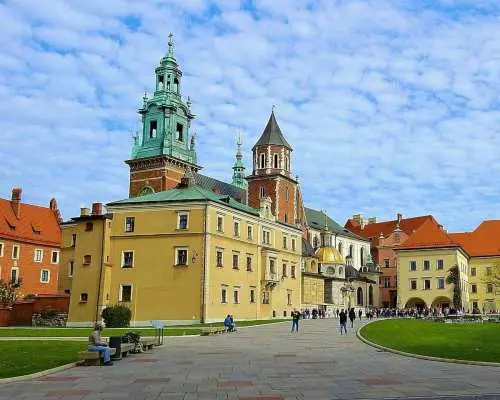 Krakow: Skip-the-Line Wawel Castle & Old Town Guided Tour｜Poland