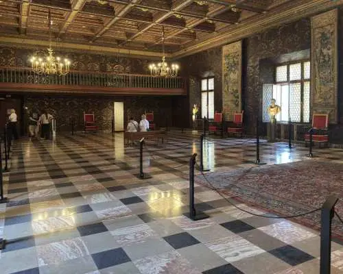 Krakow: Tour tham quan Wawel có hướng dẫn viên, bao gồm bữa trưa và du ngoạn trên sông | Ba Lan