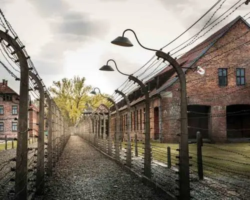 Từ Krakow: Tour tham quan Auschwitz Birkenau kèm dịch vụ đưa đón | Ba Lan