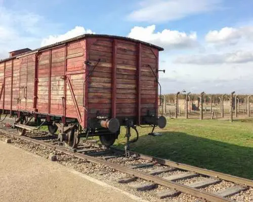 Từ Krakow: Tour tham quan Auschwitz Birkenau kèm dịch vụ đưa đón | Ba Lan