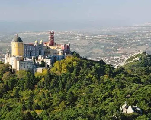 Từ Lisbon: Tour trọn ngày đến Sintra bằng xe hơi hạng sang hoặc xe minivan | Bồ Đào Nha