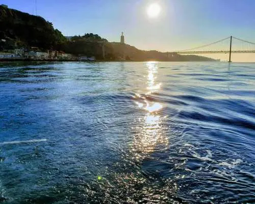 Lisbon: Daytime or Sunset Boat Cruise with History and Wine｜Portugal