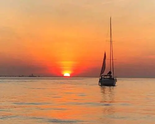 Lisbon: Private Tagus River Sunset Cruise on a Luxury Boat｜Portugal