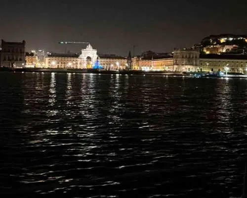 里斯本夜景：葡萄牙排名第二的顶级私人帆船之旅｜葡萄牙