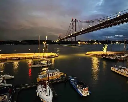 里斯本夜景：葡萄牙排名第二的顶级私人帆船之旅｜葡萄牙
