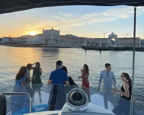 Lisbon: Sunset Cruise With Wine on Catamaran｜Portugal