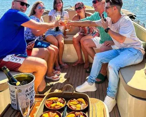Lisbon Sunset Boat Cruise with Open Bar & Snacks｜Portugal