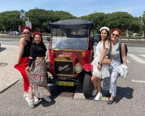 Lisbon Private Vintage Tuk Tuk Tour – Hidden Streets｜Portugal