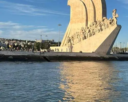 ⛵Bluemotion Lisbon⛵: ทัวร์ล่องเรือส่วนตัวชมพระอาทิตย์ตกดินในแม่น้ำทากัส | โปรตุเกส