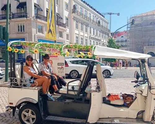 Lisbon: 3-Hour Private Sightseeing city Tour by Tuk Tuk .｜Portugal