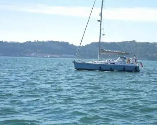 Lisbon PRIVATE Tour on Sailboat W/ Wine Included｜Portugal