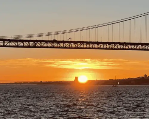 Lisbon: Sunset Cruise With Wine on Catamaran｜Portugal