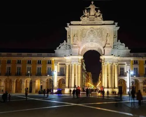 Lisbon Private Night Tour with Fado Show & Dinner｜Portugal