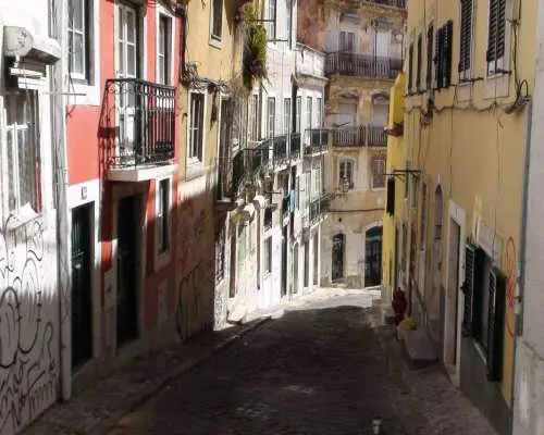 Lisbon: Off the beaten path Downtown Walk with a Local｜Portugal