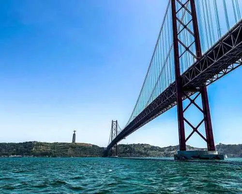 Photo Shoot on a Sailboat Overlooking Lisbon｜Portugal