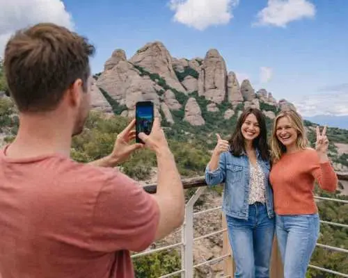 Từ Barcelona: Chuyến đi trong ngày đến Montserrat, Cardona và Núi Muối | Tây Ban Nha