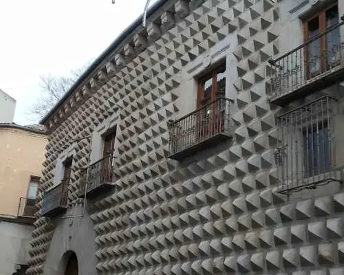 Segovia: Guided Walking Tour with Cathedral & Alcázar Entry｜Spain
