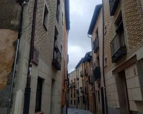Segovia: Guided Walking Tour with Cathedral & Alcázar Entry｜Spain