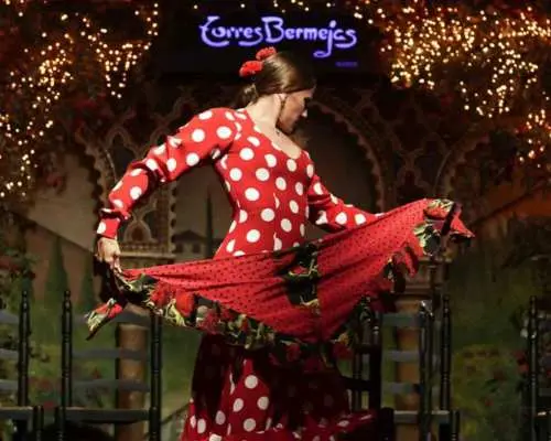 Madrid: Tham quan Cung điện Hoàng gia, xem biểu diễn Flamenco và thưởng thức món tapas kèm đồ uống | Tây Ban Nha