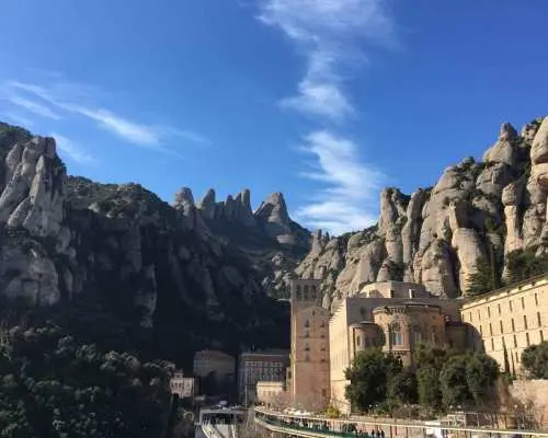 Từ Barcelona: Chuyến leo núi Montserrat và tham quan tu viện | Tây Ban Nha