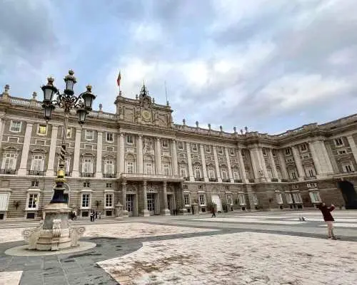 Madrid: Vé vào Cung điện Hoàng gia và Tour tham quan nhóm nhỏ | Tây Ban Nha