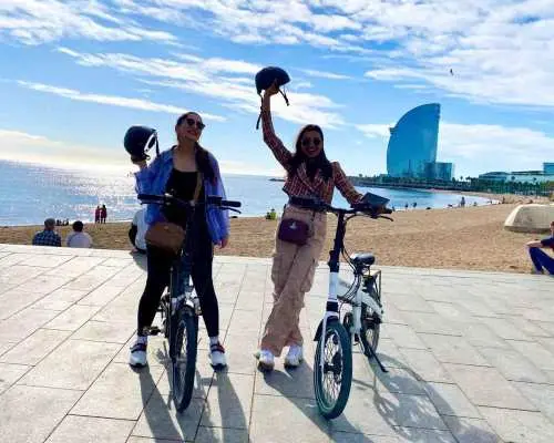 巴塞隆纳：电动滑板车高第与大海之旅｜西班牙