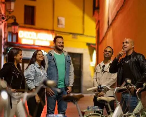 Madrid về đêm: Tour xe đạp cổ điển khám phá những điểm nổi bật của thành phố | Tây Ban Nha