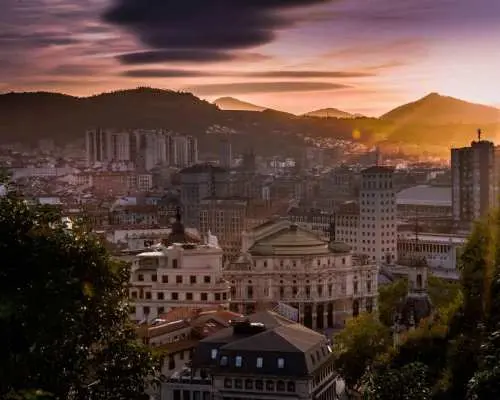 Bilbao: Express Walk with a Local in 60 minutes｜Spain